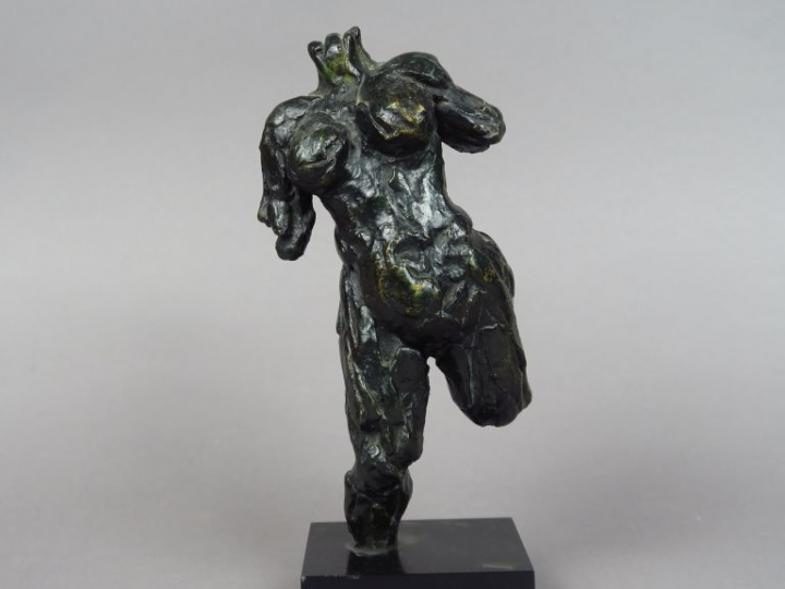BOGRATCHEW "Torse" Sculpture en bronze à patine brune.  Signée.  Numér