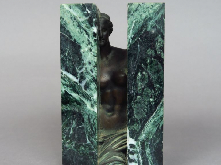 Sacha SOSNO  "Oblitération" Sculpture en bronze et marbre. Edition Art