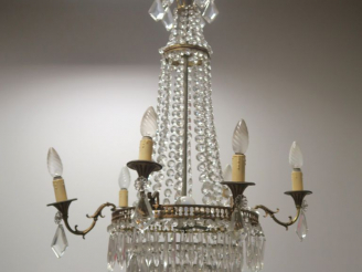 Vente aux enchères Petit lustre mongolfière à pampilles, éclairant à six lumières
