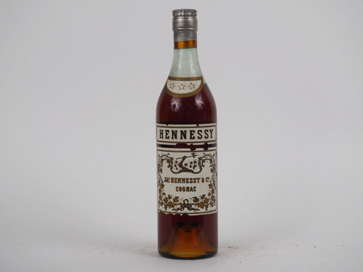 1 VIEILLE BOUTEILLE COGNAC HENNESSY
