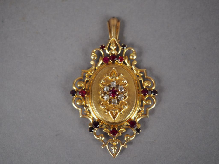 Pendentif porte-photo Napoléon III en or jaune, orné de six petits dia