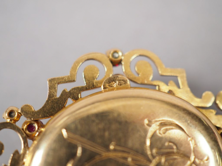 Pendentif porte-photo Napoléon III en or jaune, orné de six petits dia