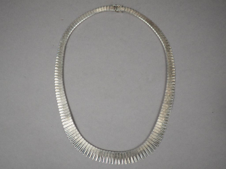 Vente aux enchères Collier articulé en argent.  Poids. 43 g
