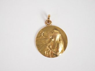 Vente aux enchères Médaille en or jaune.  Diam. 2 cm  Poids. 6,15 g