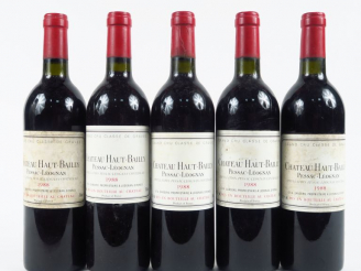 Vente aux enchères 5 BOUTEILLES CHÂTEAU HAUT BAILLY GCC GRAVES - 1988 -BG+/3 ELS