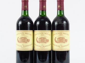 Vente aux enchères 3 BOUTEILLES PAVILLON ROUGE DU CHÂTEAU MARGAUX - 1990 - 1 BG/2 LB
