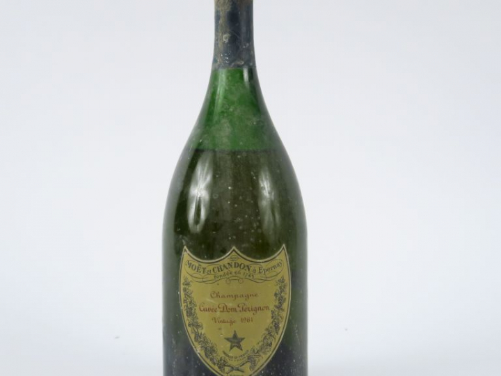 1 BOUTEILLE CHAMPAGNE DOM PERIGNON - 1961 - 5 CM SOUS LA COIFFE/COIFFE