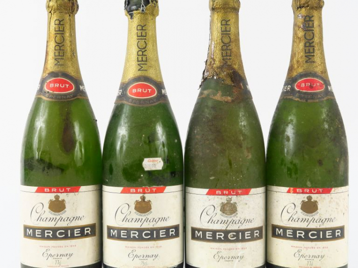 4 BOUTEILLES CHAMPAGNE MERCIER - BONS NIVEAUX/COIFFES ABIMEES