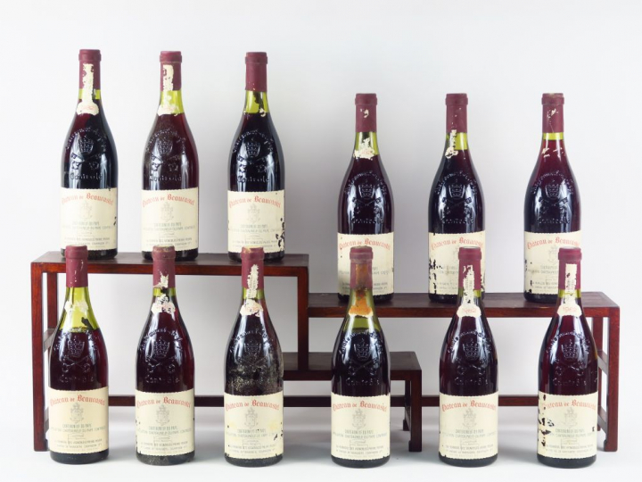 12 BOUTEILLES CHÂTEAU DE BEAUCASTEL CHATEAUNEUF DU PAPE - 1982 - CBO -