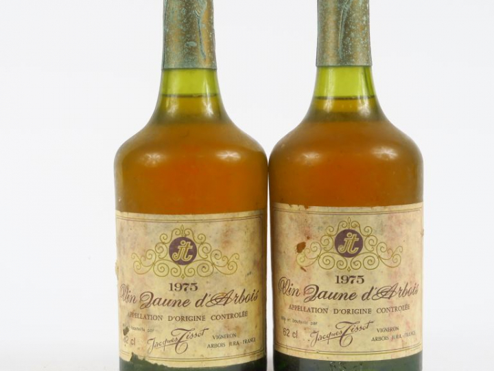 2 BOUTEILLES VIN JAUNE J. TISSOT - 1975