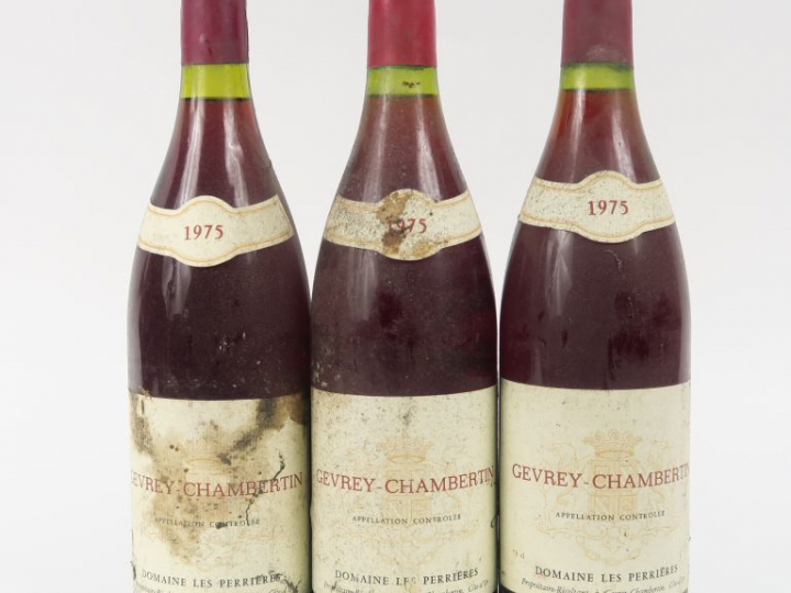 3 BOUTEILLES GEVREY CHAMBERTIN DOMAINE LES PERRIERES - 1975 - 1 à 2 CM