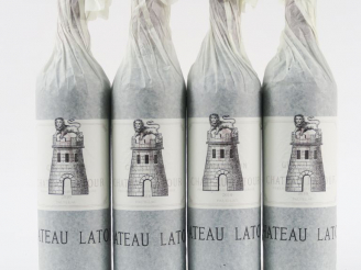 Vente aux enchères 4 BOUTEILLES CHÂTEAU LATOUR 1er GCC PAUILLAC - 2010 - CBO