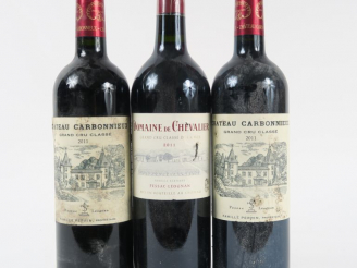 Vente aux enchères 3 BOUTEILLES GCC GRAVES 2011 : 1 DOMAINE DE CHEVALIER ETLA - 2 CHÂTEAU