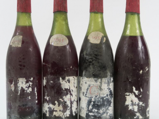 Vente aux enchères 4 BOUTEILLES VOSNE ROMANEE CHEVILLOT - 1955 - 1 à 3 CM/3 à 5 CM/ETA/2 