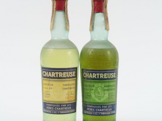 Vente aux enchères 2 DEMIES BOUTEILLES CHARTREUSE TARRAOGONE 'LA SEISENTA' - PERIODE 1960