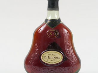 Vente aux enchères 1 VIEILLE BOUTEILLE COGNAC HENNESSY XO 