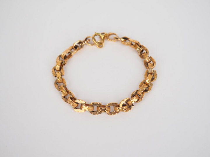 Bracelet articulé en or jaune, maillons en forme de fer à cheval et ma