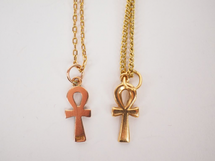 Pendentif en or jaune en forme de croix Ankh. Poids. 1,17 g  On y join