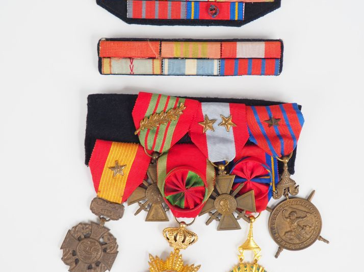 Lot de décorations pendantes françaises (2) dont croix de guerre, et C