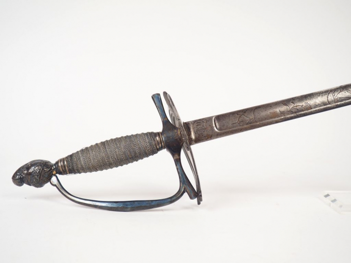 Epée d’officier Premier Empire, monture en argent massif (poinçon au c