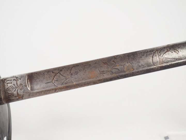 Epée d’officier Premier Empire, monture en argent massif (poinçon au c