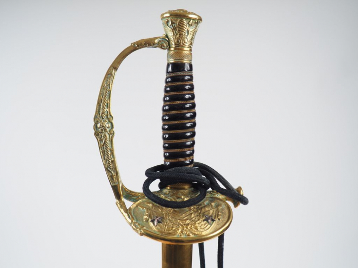 Belle épée à clavier d’officier supérieur français, lame a 4 pans, vie