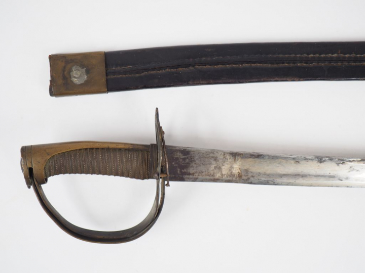 Joli sabre révolutionnaire à garde tournante « à la Montmorency », lam