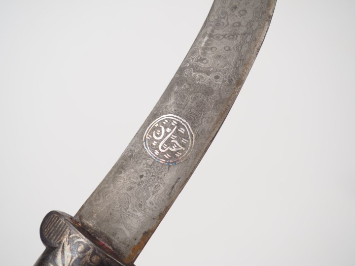 Petit poignard « Kandjar » Inde du nord XIXéme (225 mm de long). Montu
