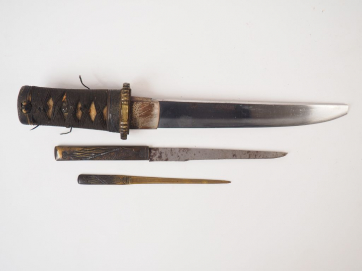 Tanto Japonais Aikuchi. Lame à dos à deux pans, sans gorge, ligne de t