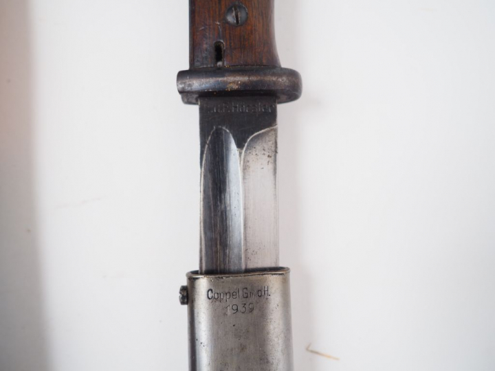 Lot de 5 armes blanches dont un poignard probablement tibétain dans so