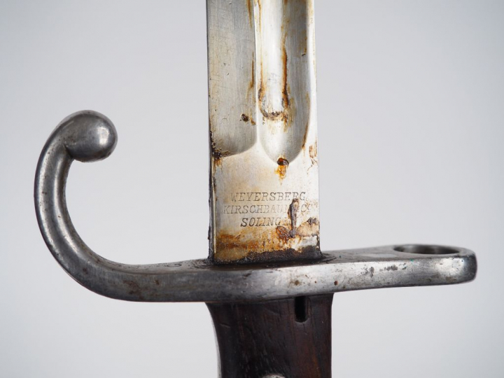 Lot de 5 armes blanches dont un poignard probablement tibétain dans so