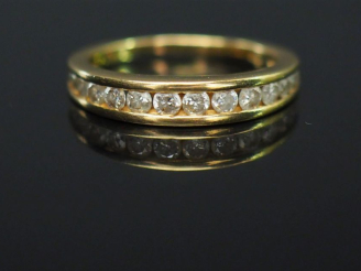 Vente aux enchères Demi alliance en or jaune et diamants. TDD. 50 Poids tel. 3,19 g