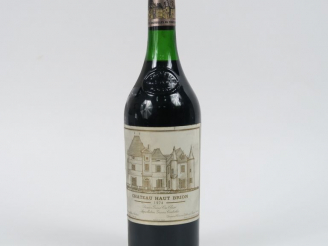 Vente aux enchères 1 BOUTEILLE CHÂTEAU HAUT BRION 1er GCC GRAVES - 1974 - 3 CM