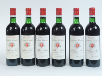 Vente aux enchères 6 BOUTEILLES CHÂTEAU POUJEAUX MOULIS - 1974 - 5 BG/1 LB