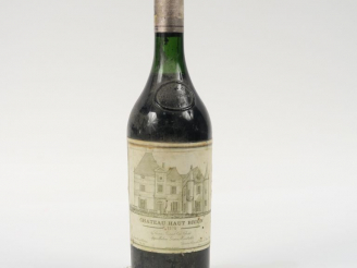 Vente aux enchères 1 BOUTEILLE CHÂTEAU HAUT BRION 1er GCC GRAVES - 1975 - 3,8 CM/BLS