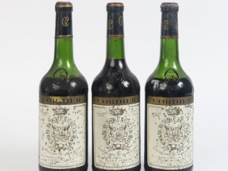 Vente aux enchères 3 BOUTEILLES CHÂTEAU GRUAUD LAROSE - 1975 - 1 à 3,5 CM ET/1 à 6 CM ET/
