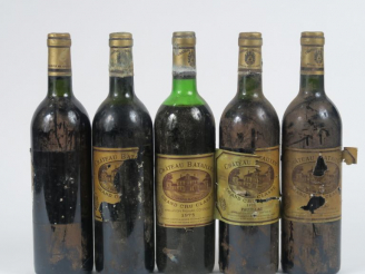 Vente aux enchères 5 BOUTEILLES CHÂTEAU BATAILLEY GCC PAUILLAC - 1975 - 2 BG/1 LB/1 HEP/1