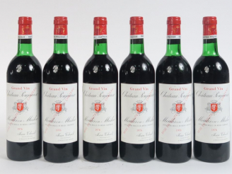 Vente aux enchères 6 BOUTEILLES CHÂTEAU POUJEAUX MOULIS - 1976 - 3 BG/3 LB