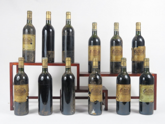 Vente aux enchères 12 BOUTEILLES CHÂTEAU BATAILLEY GCC PAUILLAC - 1978 - DE BG à MEP/ETA/
