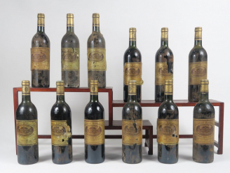 Vente aux enchères 12 BOUTEILLES CHÂTEAU BATAILLEY GCC PAUILLAC - 1978 - DE BG à MEP/ETA/