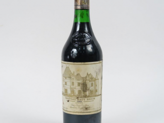 Vente aux enchères 1 BOUTEILLE CHÂTEAU HAUT BRION 1er GCC GRAVES - 1981 - 2,5 CM