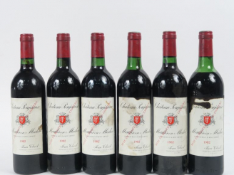 Vente aux enchères 6 BOUTEILLES CHÂTEAU POUJEAUX MOULIS - 1982 - 1 LB/1 HEP/2 ET