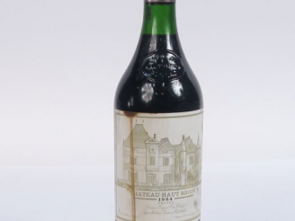 Vente aux enchères 1 BOUTEILLE CHÂTEAU HAUT BRION 1er GCC GRAVES - 1984 - 2,7 CM 