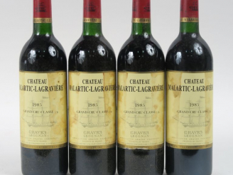 Vente aux enchères 4 BOUTEILLES CHÂTEAU MALARTIC LAGRAVIeRE CC GRAVES - 1985 - BG/ELT