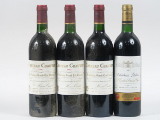 Vente aux enchères 4 BOUTEILLES DE 1985 : 3 BOUTEILLES CHÂTEAU CHAUVIN GCC ST EMILION BG 