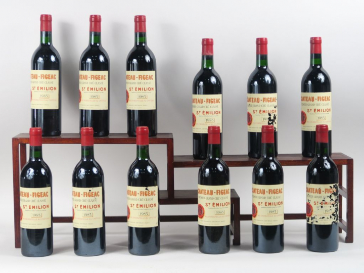 12 BOUTEILLES CHÂTEAU FIGEAC 1er GCC ST EMILION - 1985 - CBO - BG/2 EA