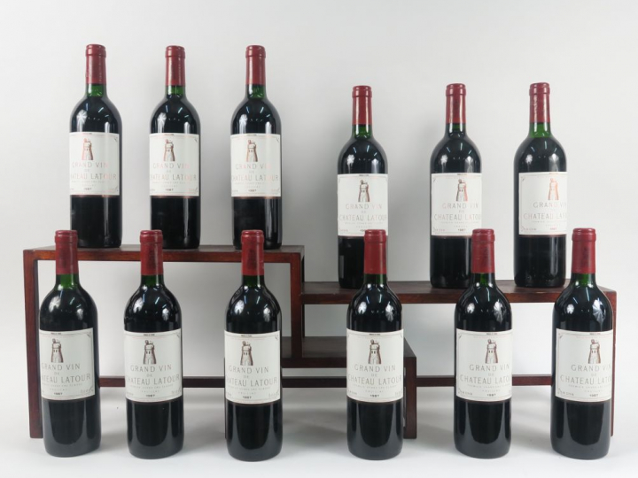12 BOUTEILLES CHÂTEAU LATOUR 1er GCC PAUILLAC - 1987 - CBO - 10 BG/1 L