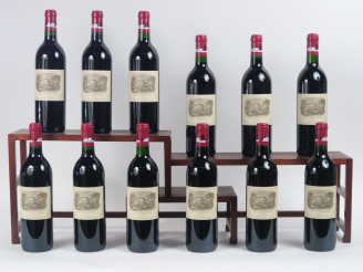 Vente aux enchères 12 BOUTEILLES CHÂTEAU LAFITE ROTHSCHILD 1er GCC PAUILLAC - 1992 - CBO 