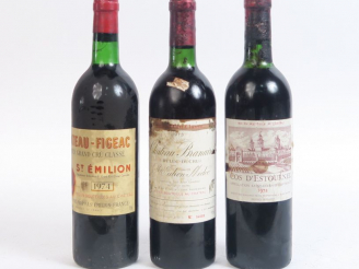 Vente aux enchères 3 BOUTEILLES : 1 BOUTEILLE COS D'ESTOURNEL GCC ST ESTEPHE 1972 LB - 1 