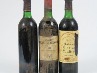 Vente aux enchères 3 BOUTEILLES : 2 CHÂTEAU GLORIA ST JULIEN 1979 1 LB/1 HEP/1 PRÉSUMÉE -